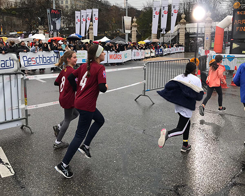 Les jeunes servettiennes à la course de l'escalade