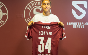 Ines Sebayang signe son premier contrat professionnel